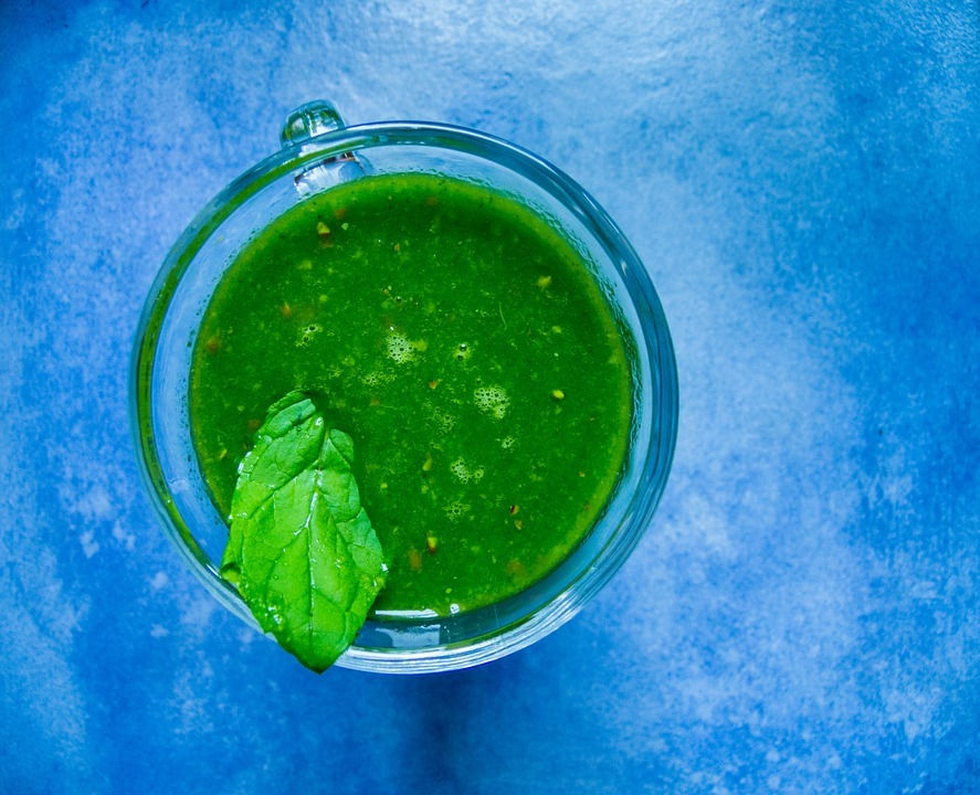Tooth-Friendly Recipe 10: Green Vanilla Mint Smoothie